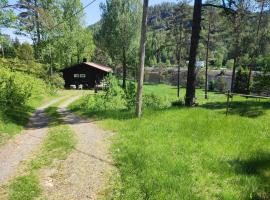 Haugheim Two-Bedroom Cottage, lodge in Birkeland