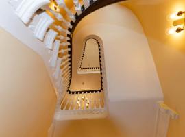 Opul Boutique at Admiral House、ダグラスのホテル