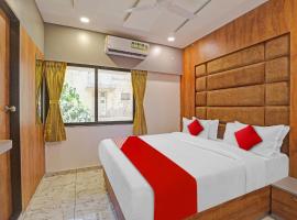 OYO Flagship Hotel Reet Villa، فندق في Navarangpura، أحمد آباد