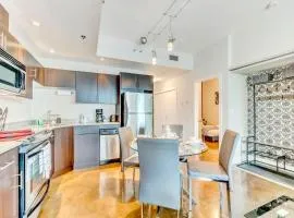 Luxury 2BR Condo - King Bed - Stunning City Views