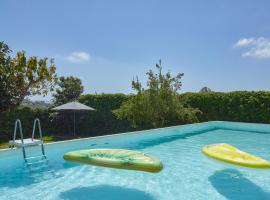 Nature home in villa w piscina, hotell i Villaggio Azzurro