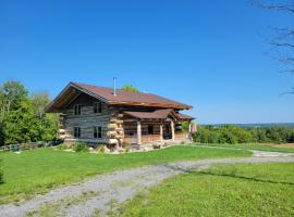 Firefly Creek Lodge, B&B in Livonia