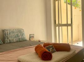 Lovely room, in shared house perfect location, homestay di Is-Swieqi