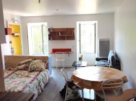Le Studio 3éme, ξενοδοχείο σε Les Vans
