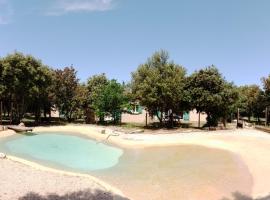 le pénéquet : climatisé, piscine lagon au milieu des chênes, hotel u gradu Le Beaucet
