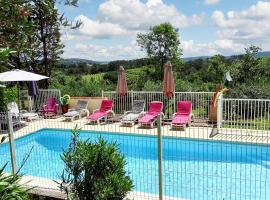 Maison de 2 chambres avec piscine partagee terrasse amenagee et wifi a Cardet, מלון בCardet