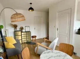 35m2 à la Madeleine: Salon, Cuisine & sdb privés
