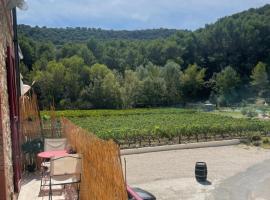 Appartement au calme au milieu du vignoble de Gigondas, pigus viešbutis mieste Gigondas