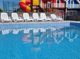 MORZA SZUM basen z podgrzewaną wodą, boisko, rowery, hotel di Sarbinowo