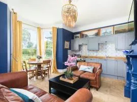 2 Spa Villas Nr Docks inc parking