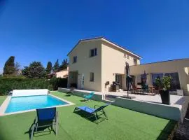Villa moderne avec piscine chauffée à Marseillan