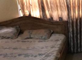 Furnished 3 bedrooms Apartment – hotel w mieście Kwabenya