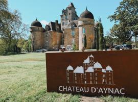 Château d'Aynac，Aynac的有停車位的飯店