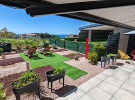 Appartement de standing terrasse & jardin vue mer, hotel s parkiralištem u gradu 'Albitreccia'