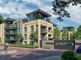 Stunning 2BR next to the City Airport BHD - Free Parking