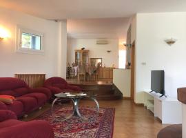 Villa Volpe - Free WiFi & Private Parking, hotel ieftin din Imola