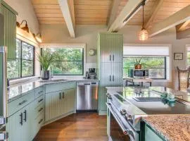 'Kimiko' Getaway w/ Fire Pit – 15 Mi to Eugene