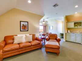 Springfield Studio Rental with Golf Course View!, golf hotel in Springfield