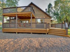 Cozy Augusta Cabin with Furnished Deck and Grill!, cheap hotel in Augusta