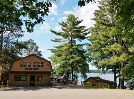 Super spacious, lakefront, beautiful, king beds - Northern, hotel em Woodruff