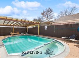 Sun And Fun In Extremely Spacious Grand Home, vacation home in Grand Prairie