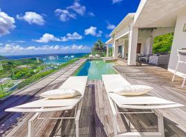 Villa Louna panoramic view private pool 3 Bedrooms, mökki kohteessa Anse Marcel 