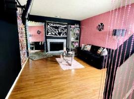 Pinky’s Paradise, apartment in Houston