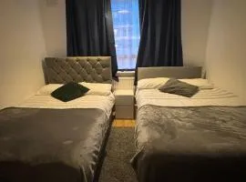 Fleetway Private Quadraple Room in Central London