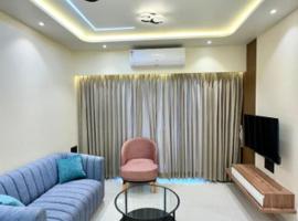 Peacock Palace 2BHK Modern AC Flat in Baner Pune，浦那的小屋