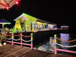 Mirroliz Pelangi Cottage, hotel v mestu Derawan Islands