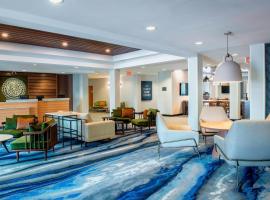 Fairfield Inn & Suites by Marriott Kelowna, отель в Келоуне
