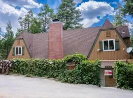 The Chardonnay Chalet, Lake View, Walk to Village!