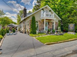 Lake George Bed and Breakfast Studio with Shared Patio, leilighet i Lake George