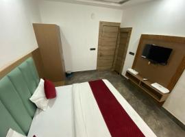 Hotel Grand House Homestay, hotel malapit sa Agra Airport - AGR, Agra