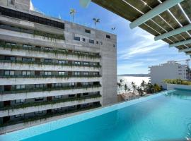 Casa Las Palmas - Condos by the Beach with Rooftop Pool, hotel di Bucerías