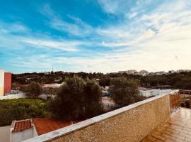 Portimao central Holiday Hostel ,Algarve โฮสเทลในปอร์ติเมา