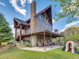 Rustic Sterling Cabin Walk to Palisade Lake!, Ferienhaus in Sterling