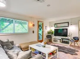 3 Mi to Downtown Portland Lush Flat with Fire Pit