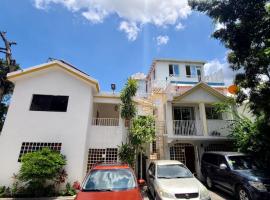 Two Bedroom Penthouse in Peguy-Ville – hotel w mieście Port-au-Prince