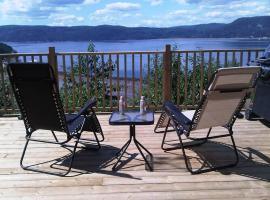 Le Paradis Bleu vue sur le Fjord, hotel in Sacré-Coeur-Saguenay