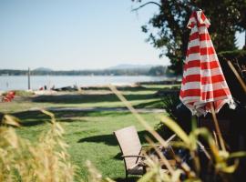 Beach Acres Resort, holiday park in Parksville