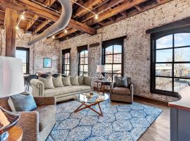 Spacious Loft - Riverfront Views - Walk to Arch, Casino, Conventions, apartment in Saint Louis