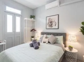 Homely Double Room - AC - 1Min Walk to Central - Close to Darling Harbour Chinatown CBD - Shared Bathroom