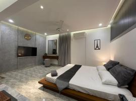 Luxury Living Penthouse Gulshan Iqbal Block#7, קוטג' בקראצ'י