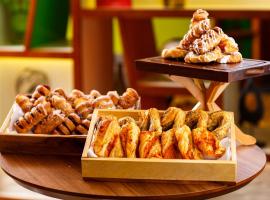 Holiday Inn Edinburgh Zoo by IHG, hotel in Edinburgh