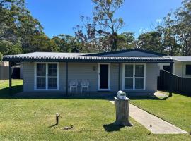 Elanora - home by the sea in Sussex Inlet, ξενοδοχείο σε Sussex inlet