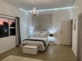 Breathtaking Midlands stay at THE PROTEA CHALET 5kms from N3, cabin in Hilton