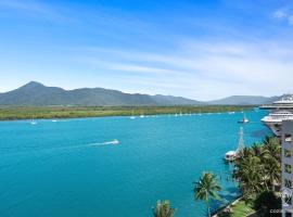 1101 Harbour Lights with Ocean Views, hotell i Cairns