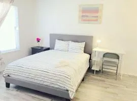 Super 1 bedroom with private bathroom, shared kitchen room -3