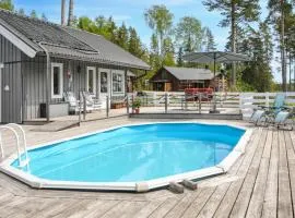 Amazing Home In Hammarö With Lake View